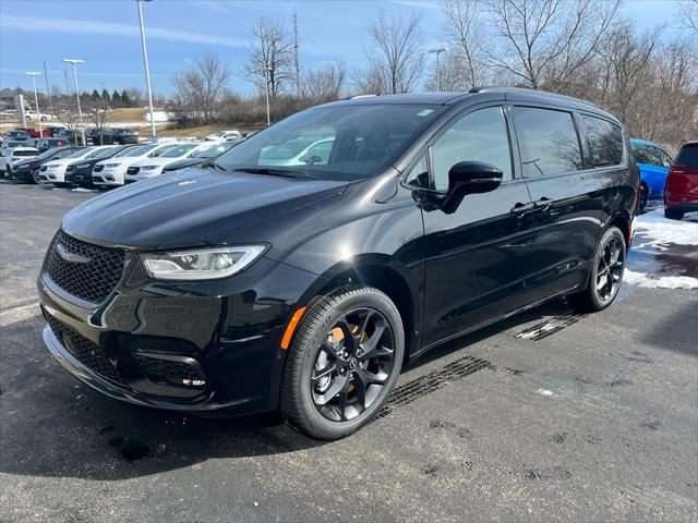 2026 Chrysler Pacifica Limited AWD for sale in Slinger, WI
