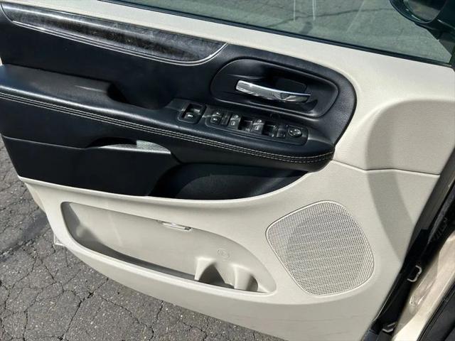 2015 Chrysler Town & Country Touring