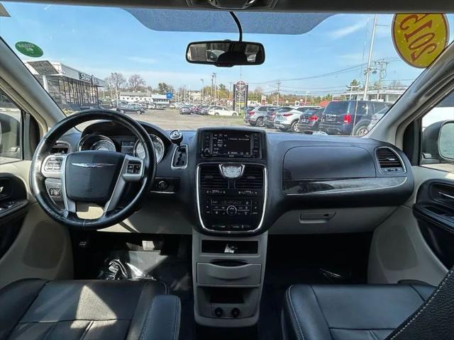 2015 Chrysler Town & Country Touring