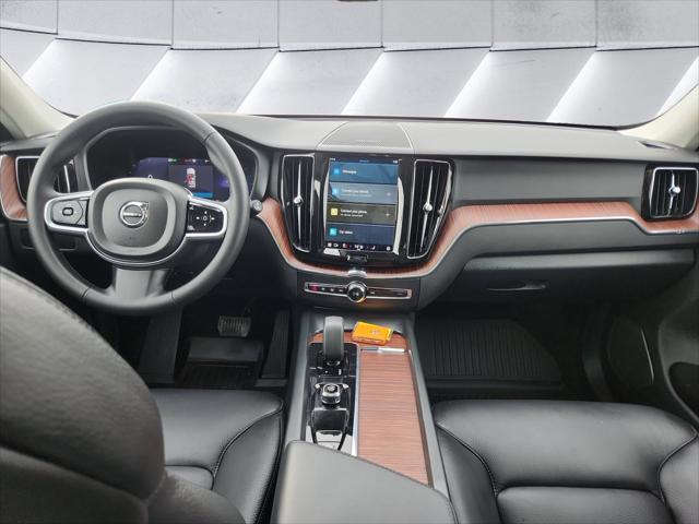 2023 Volvo XC60 B5 Plus Dark Theme