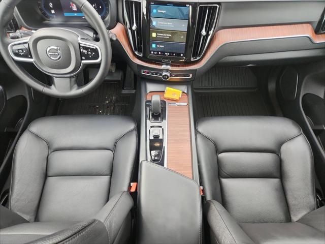 2023 Volvo XC60 B5 Plus Dark Theme