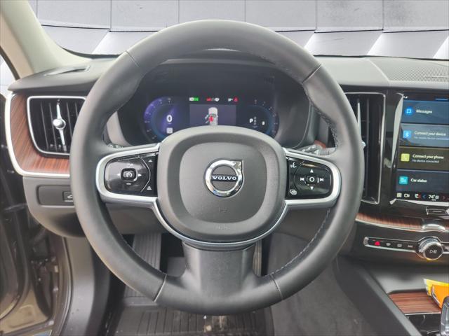 2023 Volvo XC60 B5 Plus Dark Theme