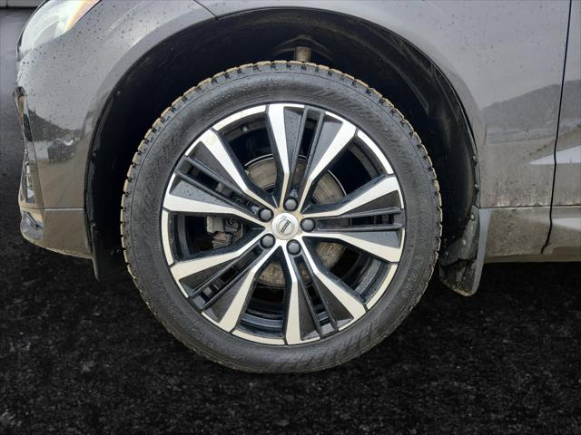 2023 Volvo XC60 B5 Plus Dark Theme
