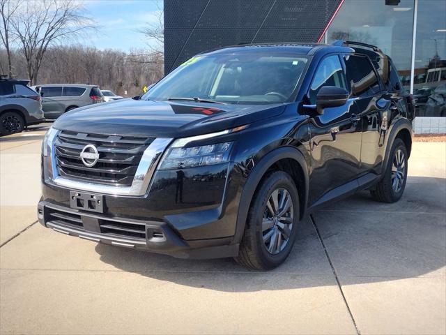 2023 Nissan Pathfinder SV 4WD for sale in Grand Blanc, MI