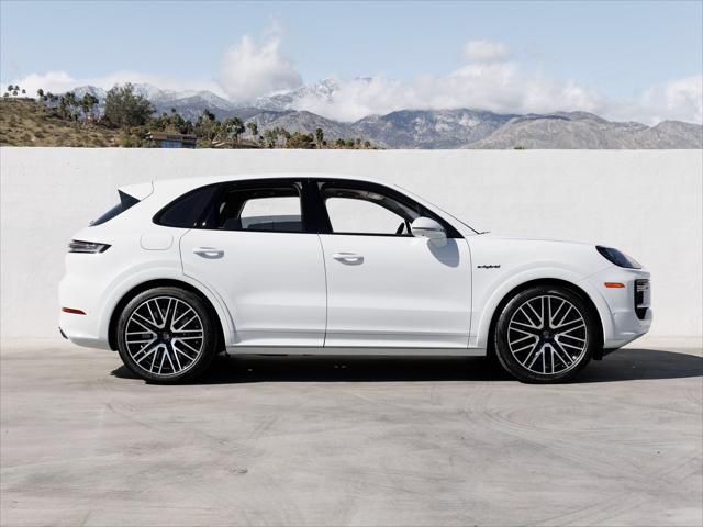 2026 Porsche Cayenne E-Hybrid Turbo