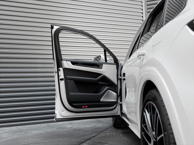 2026 Porsche Cayenne E-Hybrid Turbo