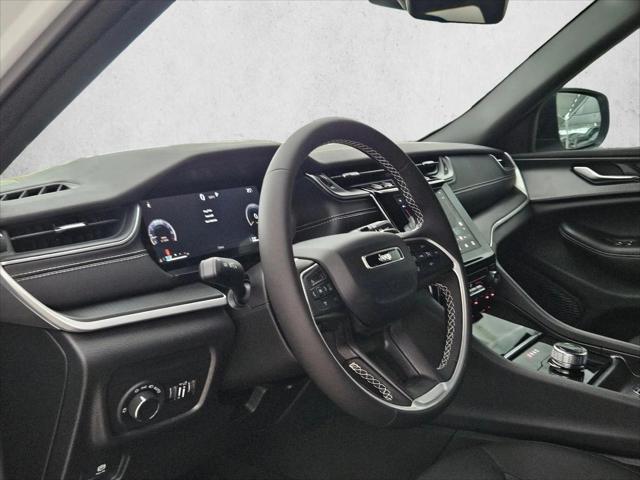 2026 Jeep Grand Cherokee Laredo 4x2