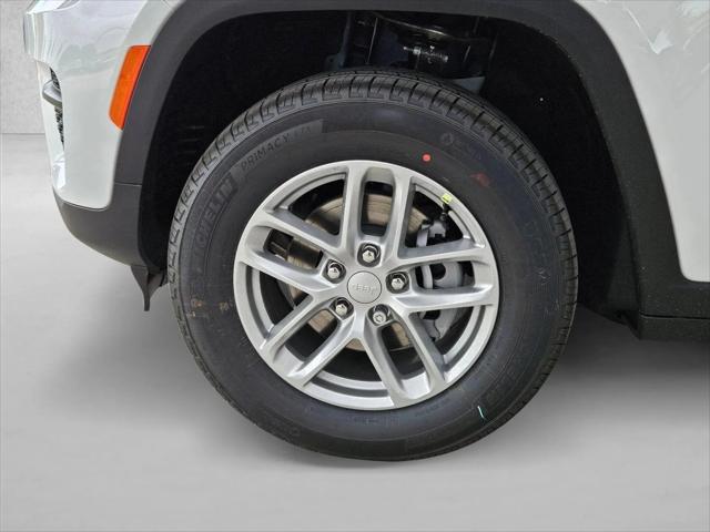 2026 Jeep Grand Cherokee Laredo 4x2