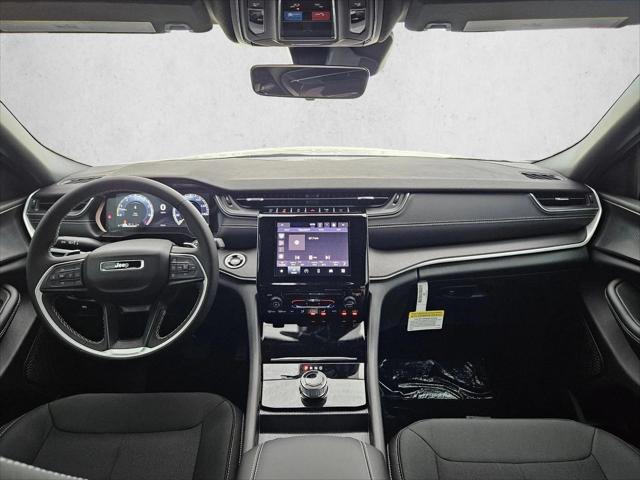 2026 Jeep Grand Cherokee Laredo 4x2