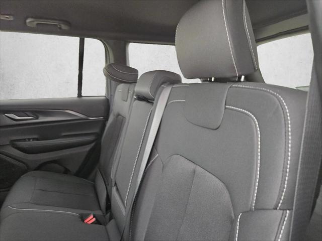 2026 Jeep Grand Cherokee Laredo 4x2