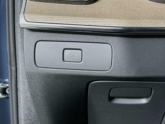 2026 Volvo XC90 Plus, B6 AWD Gas (mild hybrid), Gasoline, Bright, 7 Seats
