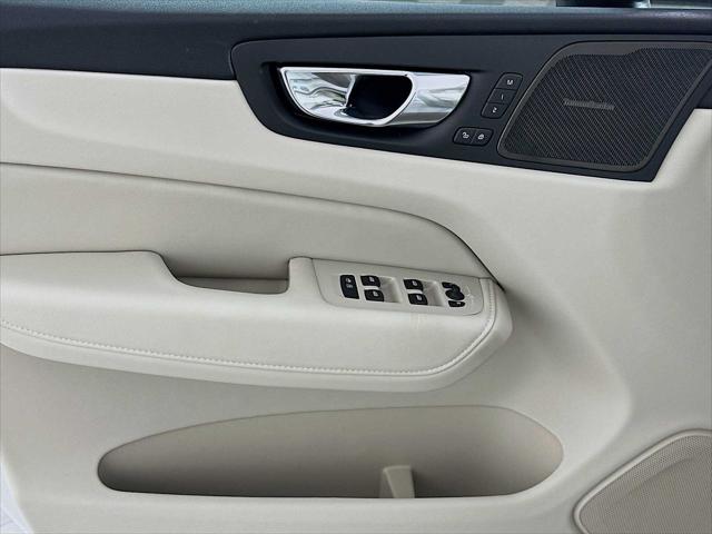 2026 Volvo XC60 Plug-In Hybrid Ultra, T8 AWD Electric/Gasoline, Dark