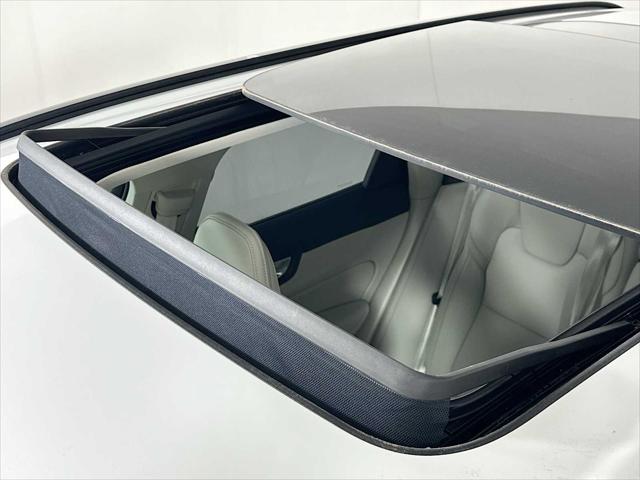 2026 Volvo XC60 Plug-In Hybrid Ultra, T8 AWD Electric/Gasoline, Dark