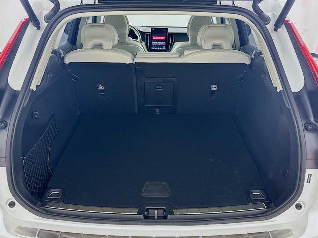 2026 Volvo XC60 Plug-In Hybrid Ultra, T8 AWD Electric/Gasoline, Dark