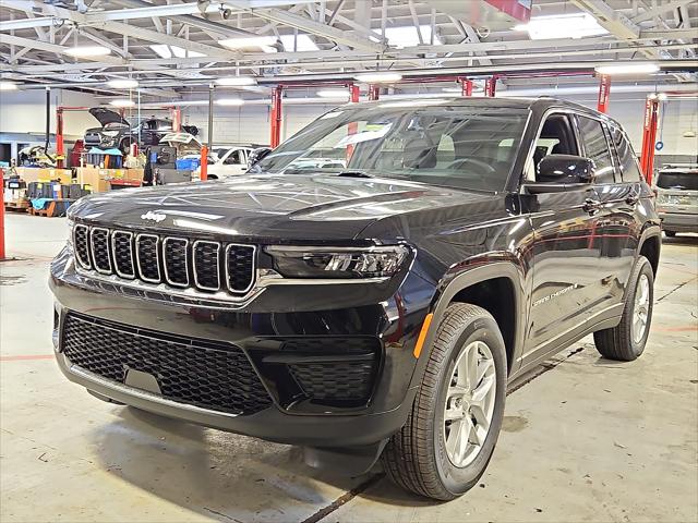 2026 Jeep Grand Cherokee GRAND CHEROKEE LAREDO X 4X4