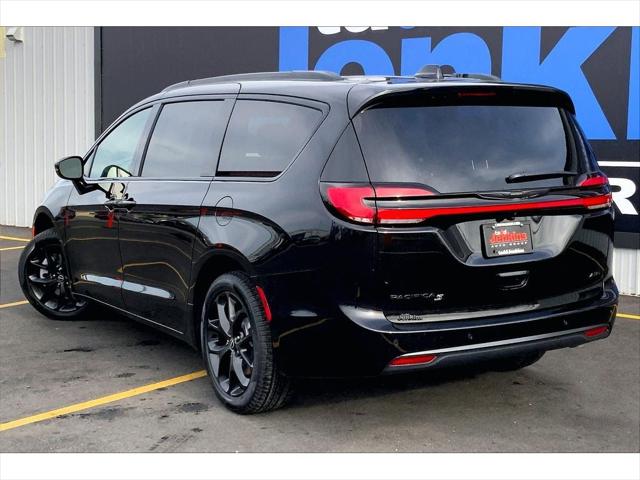 2026 Chrysler Pacifica PACIFICA SELECT AWD