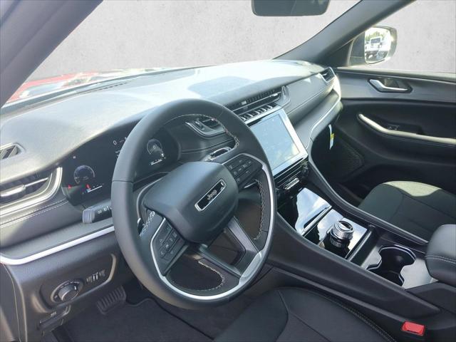 2026 Jeep Grand Cherokee Laredo 4x2
