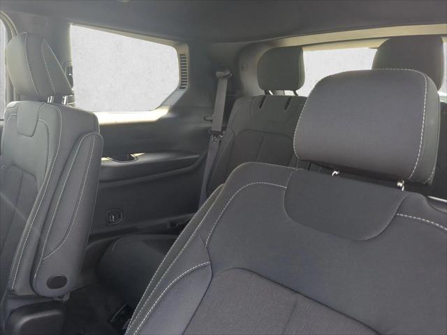 2026 Jeep Grand Cherokee Laredo 4x2