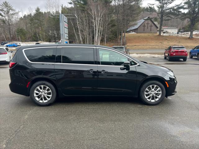2026 Chrysler Pacifica Select AWD