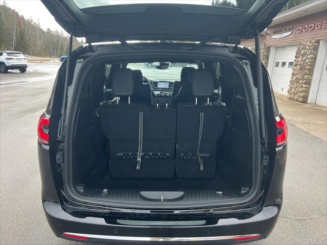 2026 Chrysler Pacifica Select AWD
