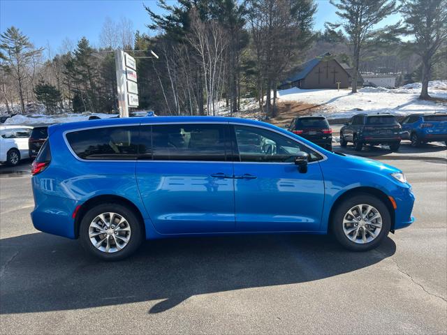 2026 Chrysler Pacifica Select AWD