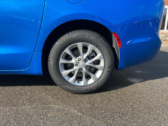 2026 Chrysler Pacifica Select AWD