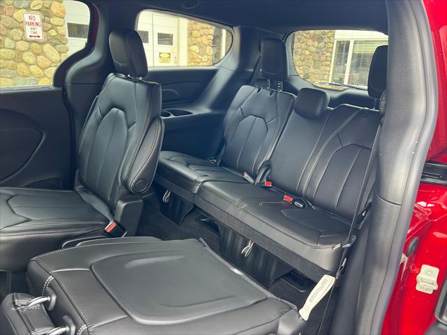 2026 Chrysler Pacifica Select AWD