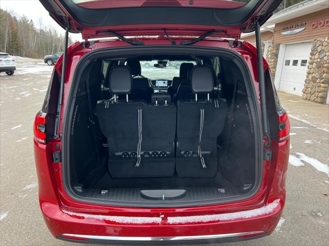 2026 Chrysler Pacifica Select AWD