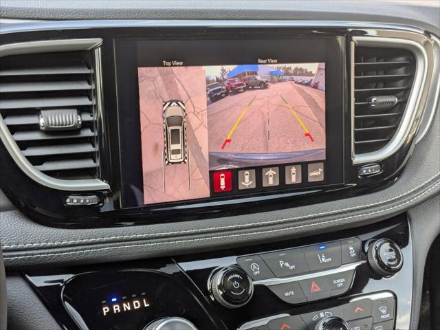 2026 Chrysler Pacifica Select AWD
