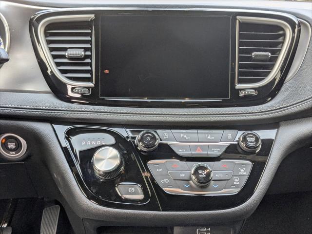 2026 Chrysler Pacifica Select AWD