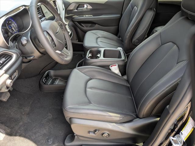 2026 Chrysler Pacifica Select AWD