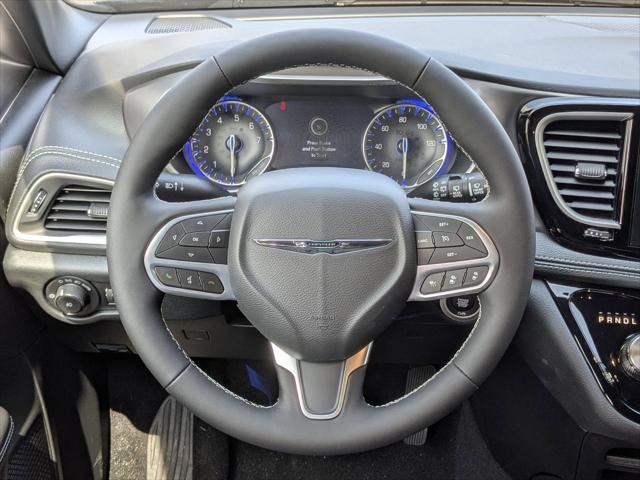 2026 Chrysler Pacifica Select AWD