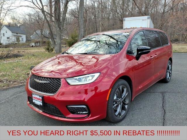 2026 Chrysler Pacifica Select