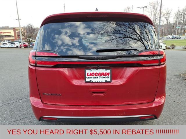 2026 Chrysler Pacifica Select