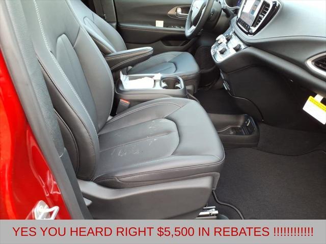 2026 Chrysler Pacifica Select