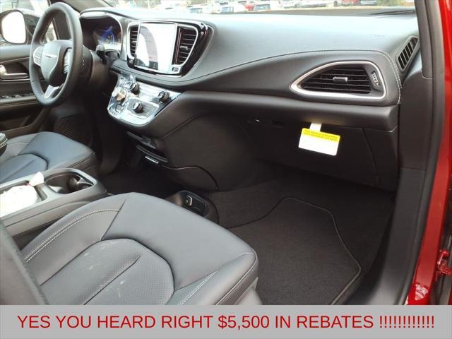 2026 Chrysler Pacifica Select