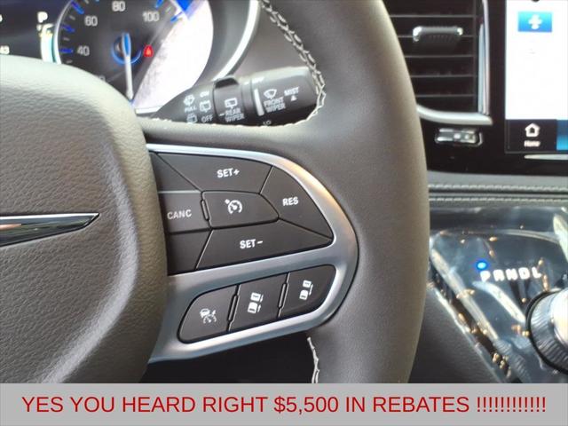 2026 Chrysler Pacifica Select