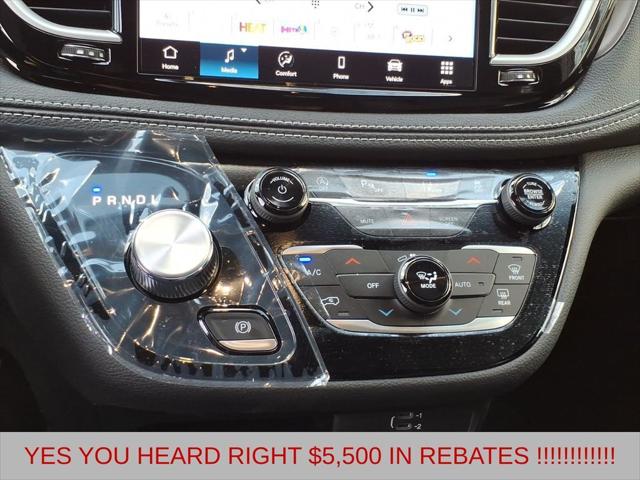 2026 Chrysler Pacifica Select