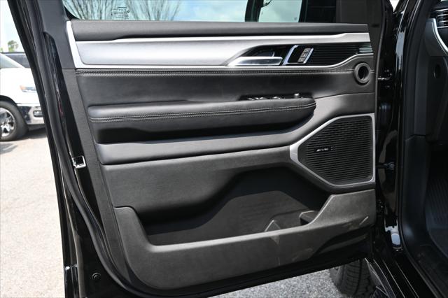 New 2026 High Gloss Black Exterior Paint Jeep Grand Wagoneer image 40