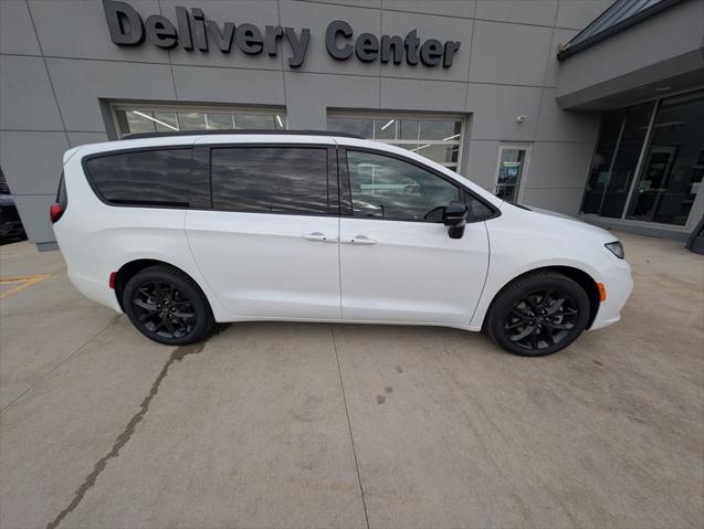 2026 Chrysler Pacifica PACIFICA LIMITED AWD