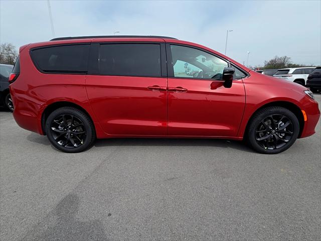 2026 Chrysler Pacifica Select AWD