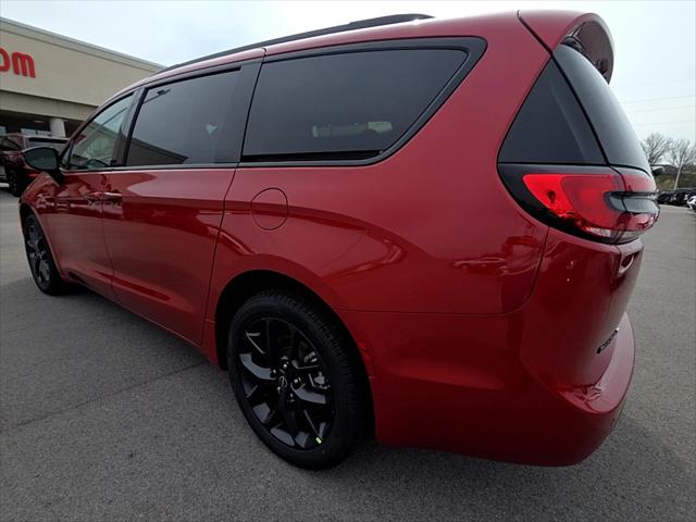 2026 Chrysler Pacifica Select AWD