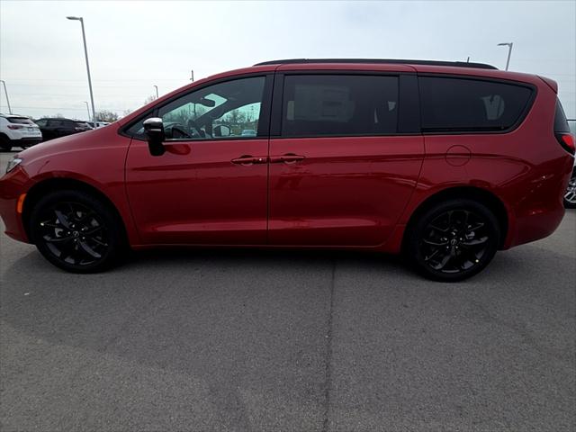 2026 Chrysler Pacifica Select AWD