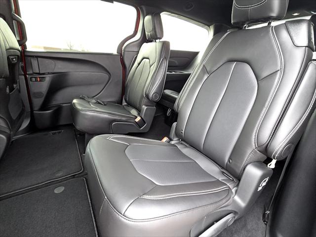 2026 Chrysler Pacifica Select AWD