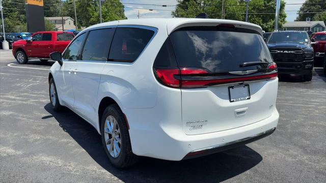 2026 Chrysler Pacifica Select AWD