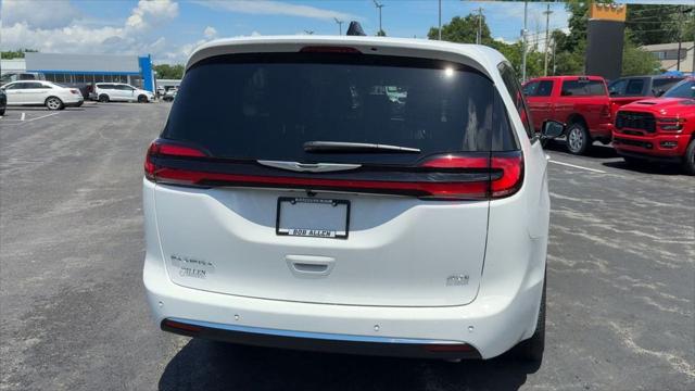 2026 Chrysler Pacifica Select AWD