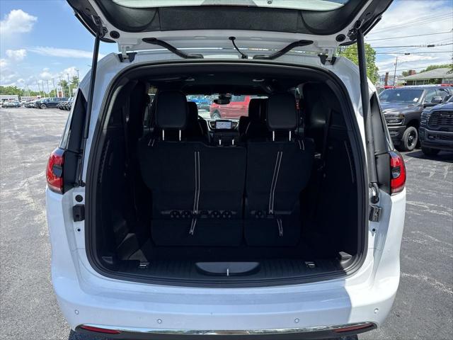 2026 Chrysler Pacifica Select AWD