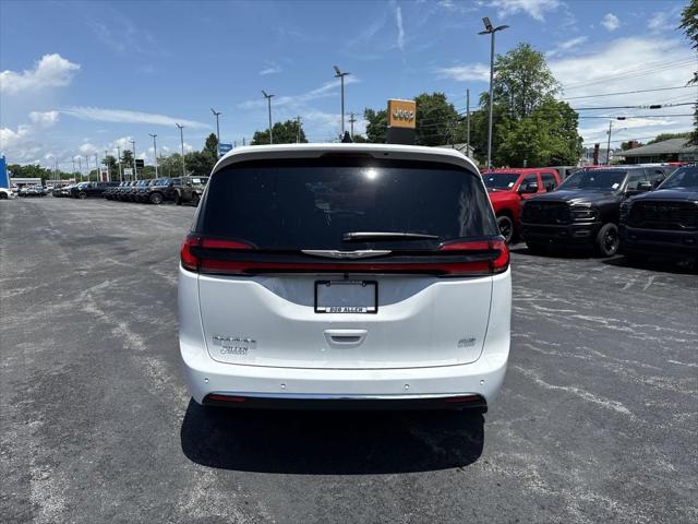 2026 Chrysler Pacifica Select AWD