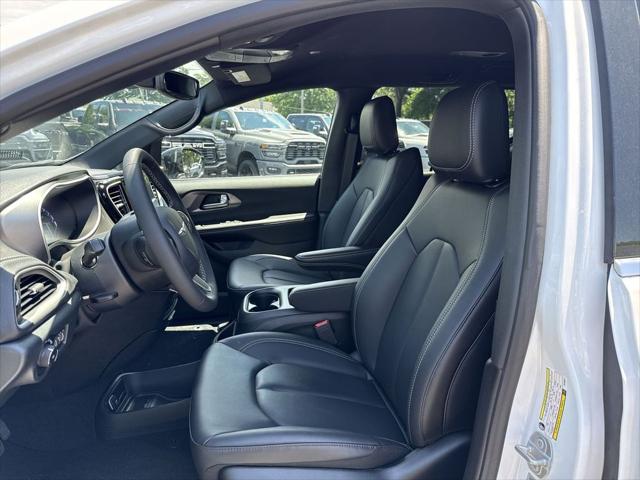 2026 Chrysler Pacifica Select AWD