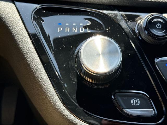 2026 Chrysler Pacifica Select AWD